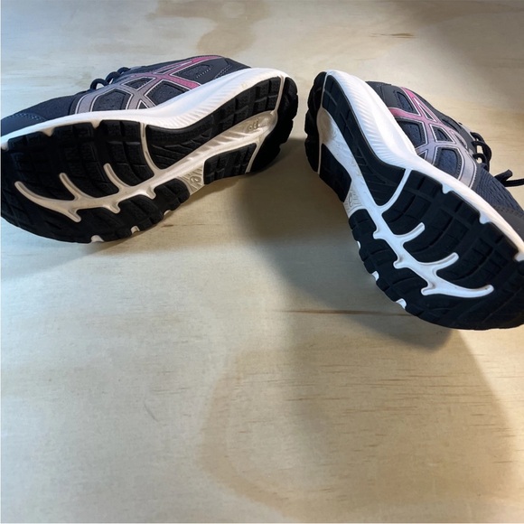 ASICS Gray and Pink woman’s sneakers sz 7.5 Ortholite - Picture 4 of 6